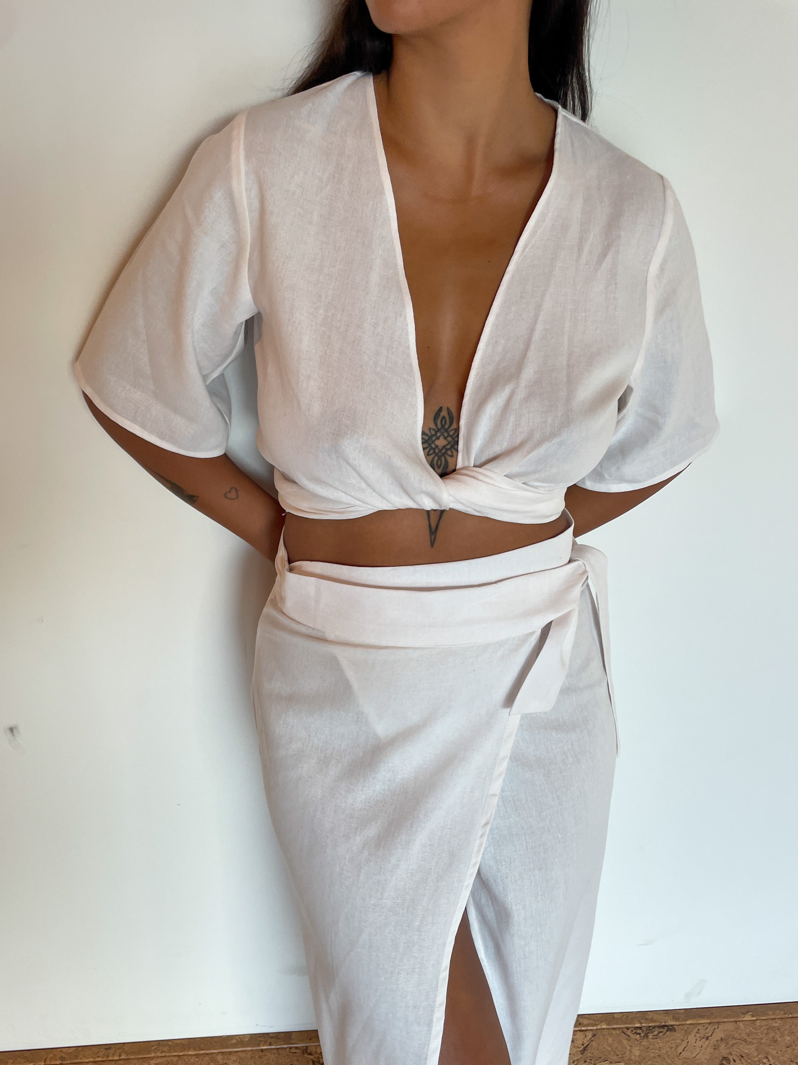 ultimate wrap top | white