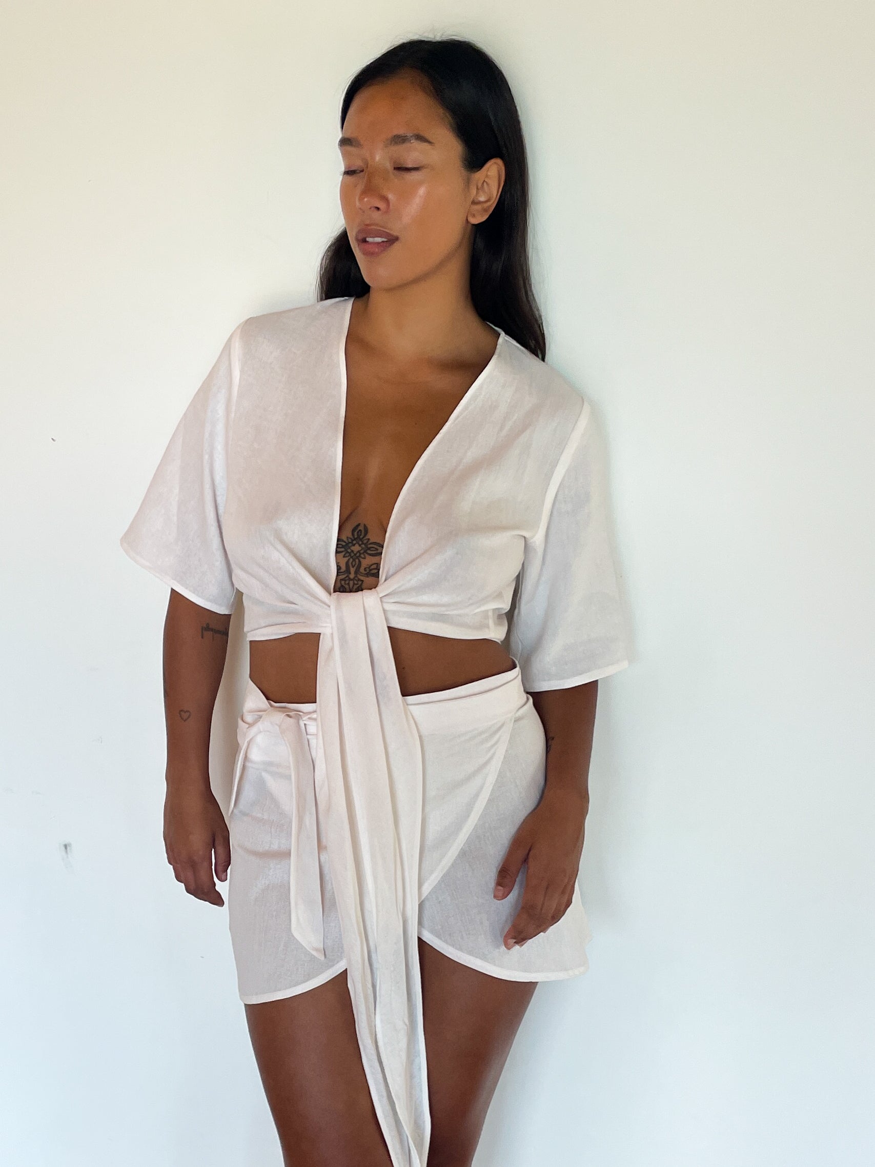 ultimate wrap top | white